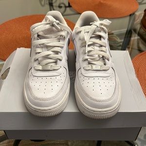 NIKE Air force 1 (Sz: 5.5 Youth)